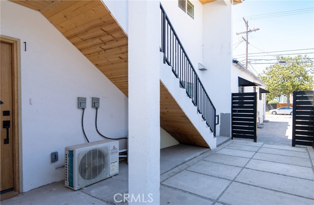 3468 W 71st, Los Angeles CA: https://media.crmls.org/medias/fef85908-1515-4e6d-9907-78602e09a077.jpg