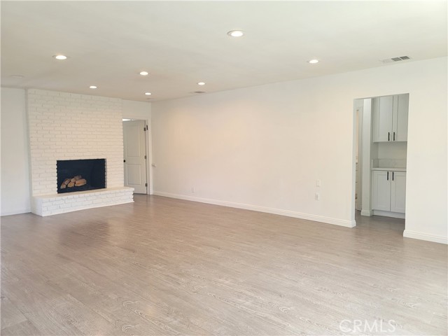 17557 Lemay Place, Lake Balboa CA: https://media.crmls.org/medias/fef87674-b1bd-40d9-a5f1-b96d8a1f2f8b.jpg