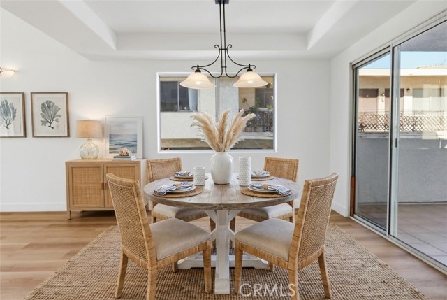 Detail Gallery Image 4 of 38 For 200 N Catalina Ave #F,  Redondo Beach,  CA 90277 - 3 Beds | 3 Baths