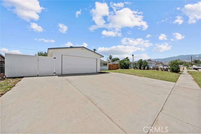 Detail Gallery Image 4 of 31 For 1442 Blythe Ave, Highland,  CA 92346 - 3 Beds | 1/1 Baths