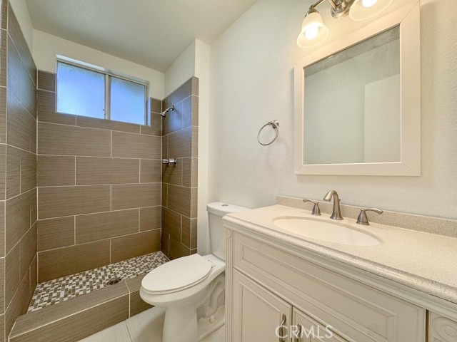 Detail Gallery Image 6 of 22 For 18547 Collins St #B24,  Tarzana,  CA 91356 - 2 Beds | 2 Baths