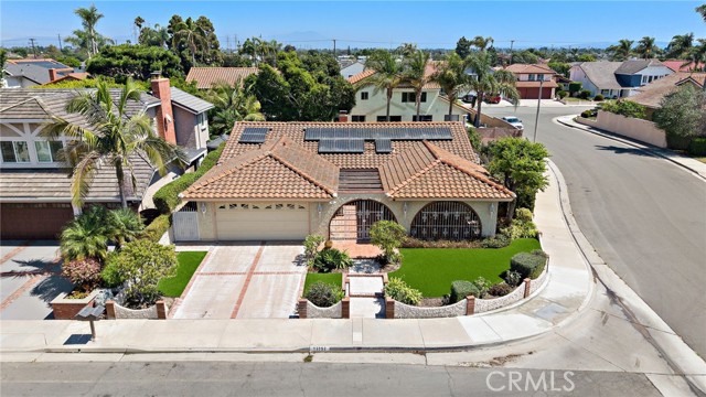 19352 Sailwind Lane, Huntington Beach CA: https://media.crmls.org/medias/fef93c71-caa4-4f7a-a5eb-efb771cfe8b7.jpg