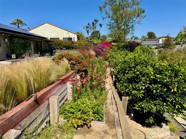 2745 Temple Hills Drive, Laguna Beach CA: https://media.crmls.org/medias/fefaaa25-1617-41b6-9721-70a87f9d10ae.jpg