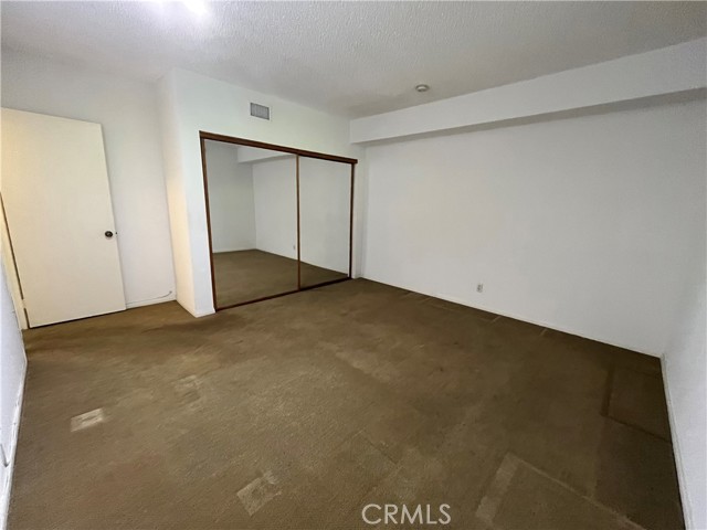 Detail Gallery Image 22 of 27 For 21801 Burbank #83,  Woodland Hills,  CA 91367 - 4 Beds | 3 Baths