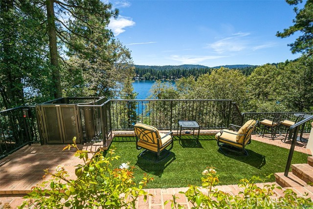 28087 North Shore Road, Lake Arrowhead CA: https://media.crmls.org/medias/feface9f-9d8c-472b-9781-058122c84ba8.jpg