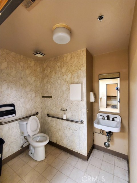 18523 Corwin Road, Apple Valley, California 92307, ,Commercial Lease,For Rent,18523 Corwin Road,CRHD25036061