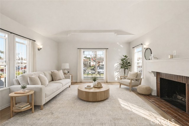 Detail Gallery Image 4 of 26 For 6501 Haas, Los Angeles,  CA 90047 - 3 Beds | 1/1 Baths