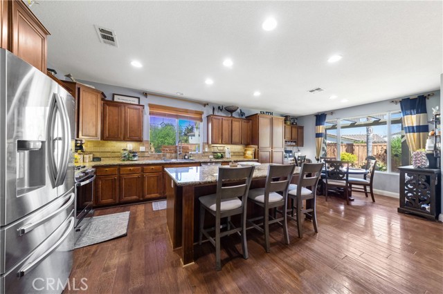 Detail Gallery Image 12 of 62 For 28012 Windjammer Ct, Menifee,  CA 92585 - 3 Beds | 3/1 Baths