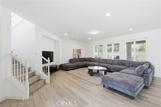 Detail Gallery Image 3 of 26 For 14648 Viva Dr, Corona,  CA 92880 - 6 Beds | 3/1 Baths