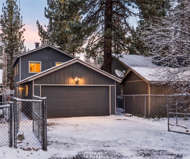 Detail Gallery Image 2 of 44 For 314 W Aeroplane, Big Bear City,  CA 92314 - 2 Beds | 2 Baths