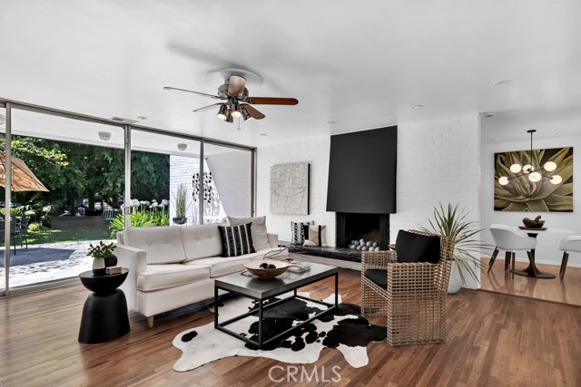 5217 Canoga Avenue, Woodland Hills CA: https://media.crmls.org/medias/fefca047-c29e-4d38-b66c-e2512f5c4fd8.jpg