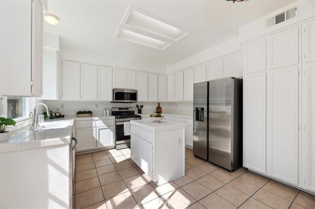 Detail Gallery Image 20 of 40 For 1378 Coral Gables, Corona,  CA 92881 - 4 Beds | 3 Baths