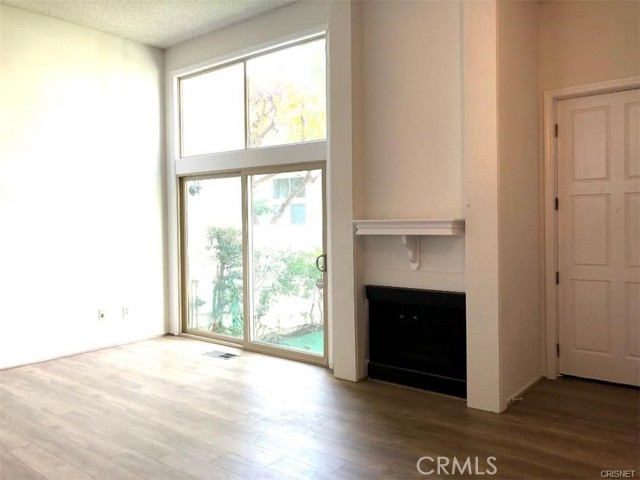 Detail Gallery Image 9 of 25 For 22219 1/2 Erwin St, Woodland Hills,  CA 91367 - 2 Beds | 2/1 Baths