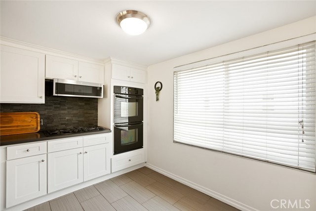 4405 W Sarah Street, Burbank CA: https://media.crmls.org/medias/fefe1494-a73e-40b3-a123-367bda25a8a0.jpg
