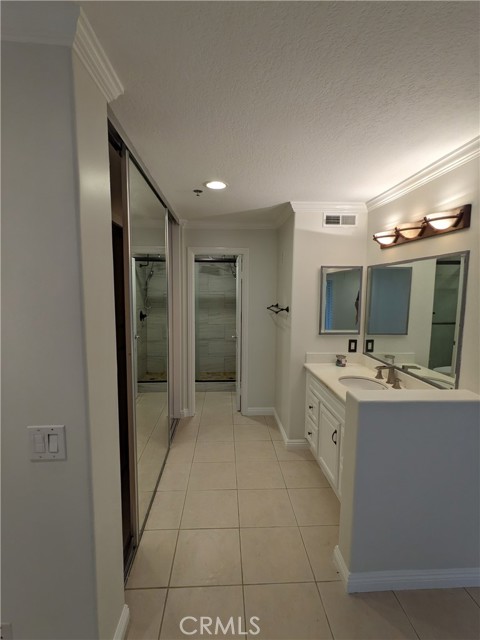 420 Lake Street, Huntington Beach CA: https://media.crmls.org/medias/ff02202b-6bf3-4edc-9e81-29d67b9dbe61.jpg