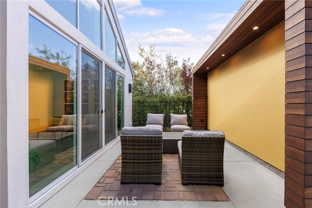 Detail Gallery Image 16 of 75 For 18177 Knoll Hill, Granada Hills,  CA 91344 - 4 Beds | 5 Baths