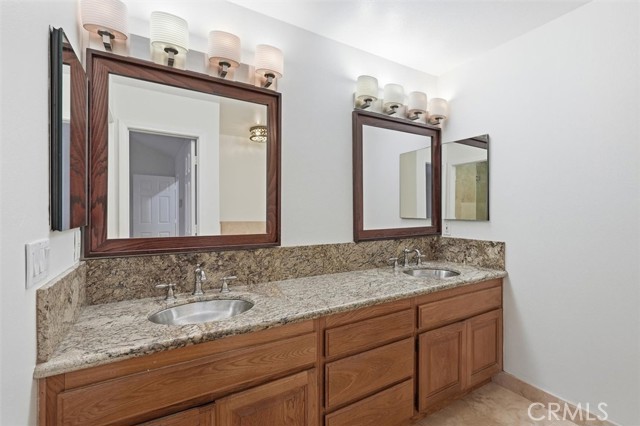 Detail Gallery Image 13 of 30 For 208 S Catalina Ave #C,  Redondo Beach,  CA 90277 - 3 Beds | 2/1 Baths