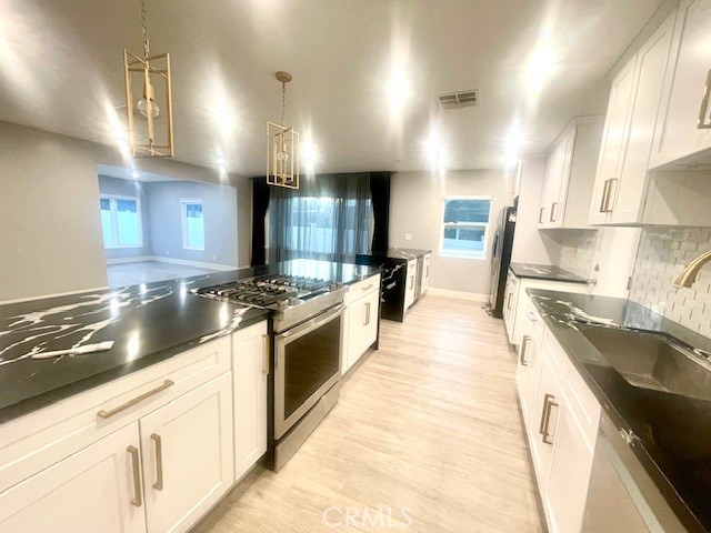 Detail Gallery Image 6 of 18 For 22020 Viscanio, Woodland Hills,  CA 91364 - 3 Beds | 2 Baths