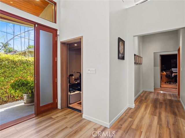 5762 Andasol Avenue, Encino CA: https://media.crmls.org/medias/ff0353b4-b513-4c0a-9a9f-61662021fefd.jpg