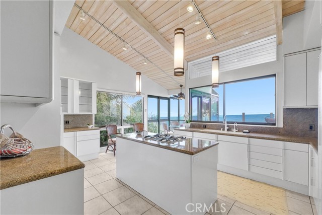 537 Dunnegan Place, Laguna Beach CA: https://media.crmls.org/medias/ff036474-5f20-4934-a378-85ce63ae793e.jpg