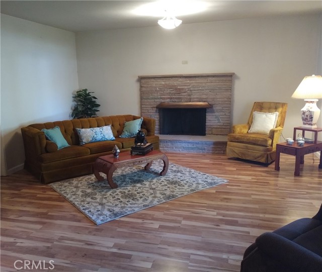 Detail Gallery Image 4 of 10 For 1640 Diamond Ave, Chico,  CA 95928 - 3 Beds | 3 Baths