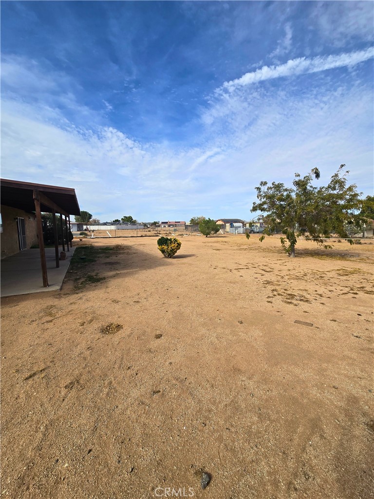 https://media.crmls.org/medias/ff03c0da-dbbf-4cfb-9653-a9da0e63a917.jpg?preset=X-Large
