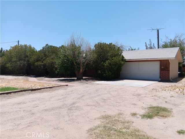 Detail Gallery Image 1 of 34 For 26263 Community Bld, Barstow,  CA 92311 - 3 Beds | 2 Baths