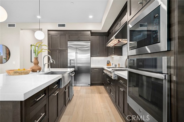 Detail Gallery Image 10 of 46 For 163 Crossover, Irvine,  CA 92618 - 4 Beds | 3/1 Baths