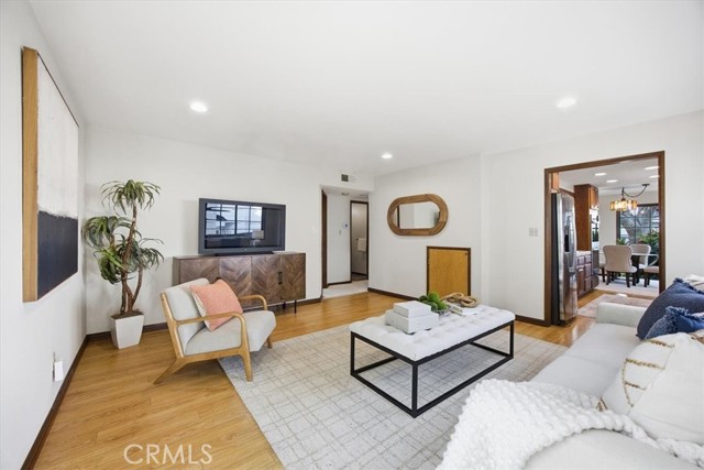 Detail Gallery Image 10 of 27 For 1728 Oak, Manhattan Beach,  CA 90266 - 4 Beds | 3 Baths