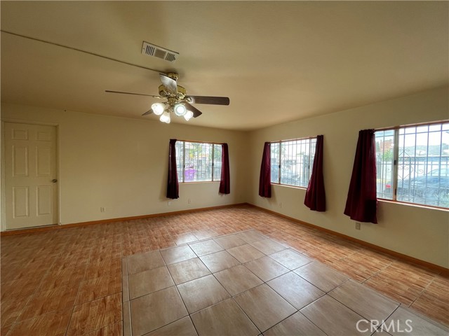 Detail Gallery Image 2 of 13 For 1349 Walnut Ave, Long Beach,  CA 90813 - 2 Beds | 2 Baths