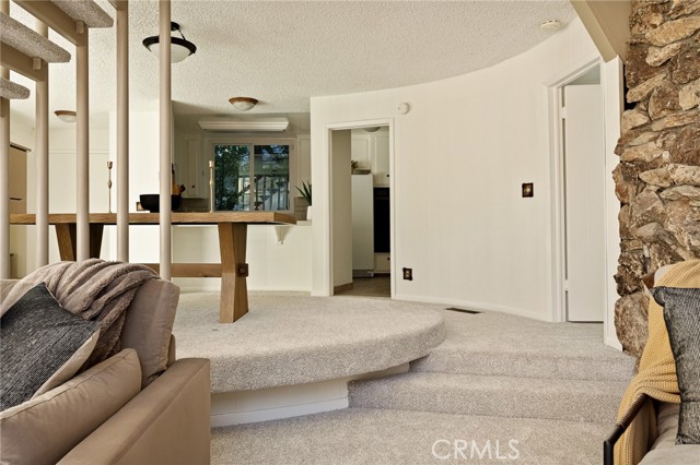 Detail Gallery Image 8 of 36 For 180 Grass Valley #37,  Lake Arrowhead,  CA 92352 - 2 Beds | 2 Baths