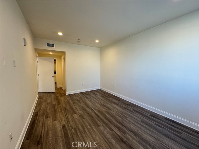 Detail Gallery Image 28 of 32 For 14934 Burbank Bld #302,  Sherman Oaks,  CA 91411 - 2 Beds | 2 Baths