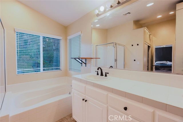 20019 Franks Way, Saugus CA: https://media.crmls.org/medias/ff07bb18-9c44-4903-80a0-6b1c622ee1c8.jpg