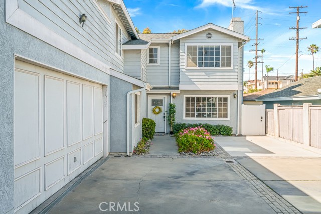 1821 Huntington Lane, Redondo Beach, California 90278, 3 Bedrooms Bedrooms, ,2 BathroomsBathrooms,Residential,Sold,Huntington,SB22171882