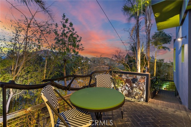 6907 Treasure Trail, Hollywood Hills CA: https://media.crmls.org/medias/ff082690-b8f3-4f7b-bc9a-e25676c5de86.jpg