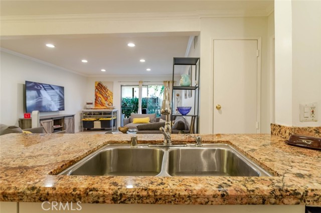 Detail Gallery Image 15 of 36 For 5460 White Oak, Encino,  CA 91316 - 2 Beds | 2 Baths