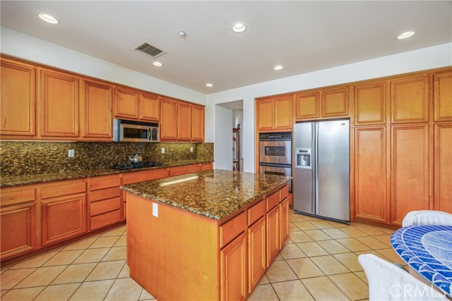 6858 Bacon Lane, Highland CA: https://media.crmls.org/medias/ff0851e8-3257-44e5-912d-c7000b6f0542.jpg