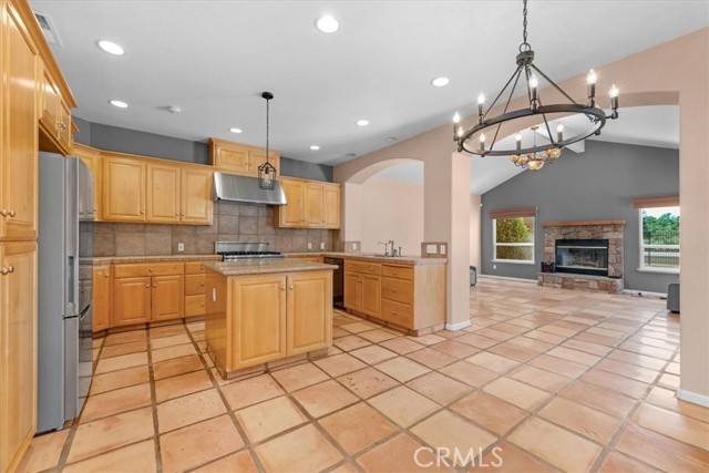 13715 E Nebraska Avenue, Kingsburg CA: https://media.crmls.org/medias/ff090899-75ec-42e2-a14d-e986da872f84.jpg