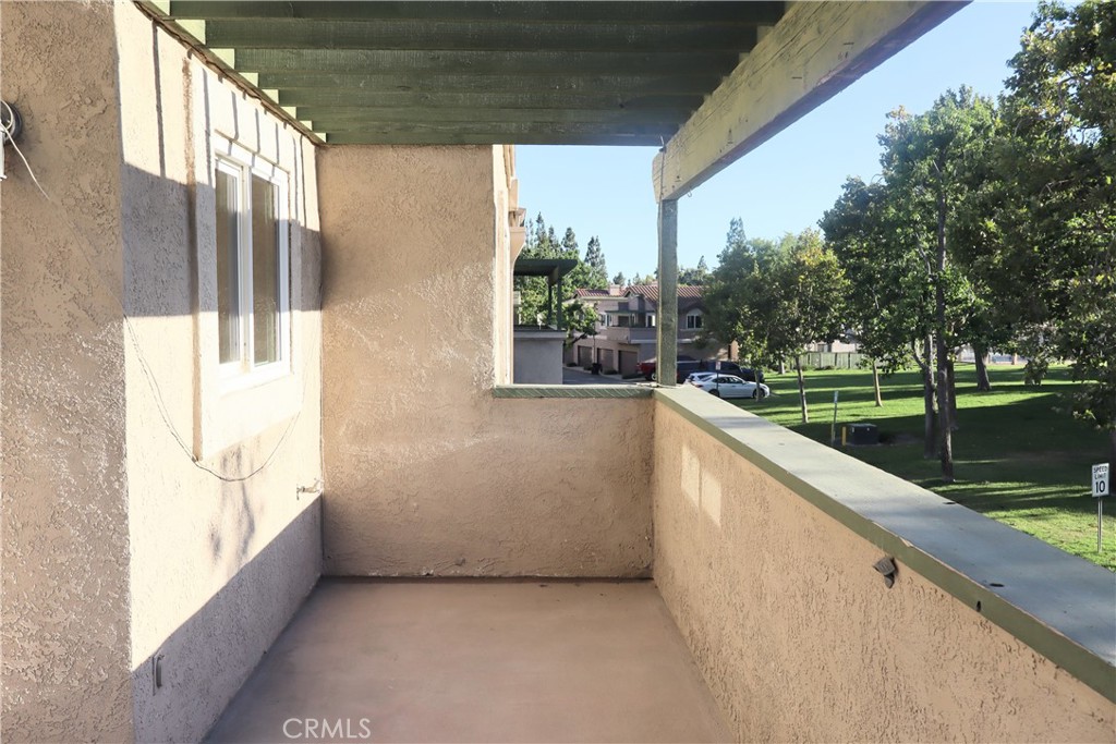 https://media.crmls.org/medias/ff098031-17fd-494e-85ec-ebf7e0994bd0.jpg?preset=X-Large