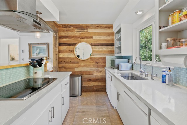 1570 Via Capri, Laguna Beach CA: https://media.crmls.org/medias/ff09b7cd-a1bc-42e5-9e45-b14a514c9507.jpg