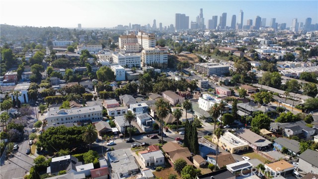 701 N Rampart Boulevard, Los Angeles CA: https://media.crmls.org/medias/ff09d0ce-25ac-4dd1-be3b-4f000b11a06b.jpg