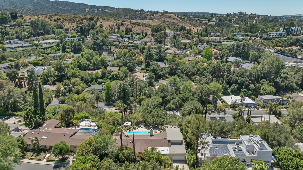 https://media.crmls.org/medias/ff0a8ca7-5380-49b1-9457-45ffb40c92d2.jpg?preset=X-Large