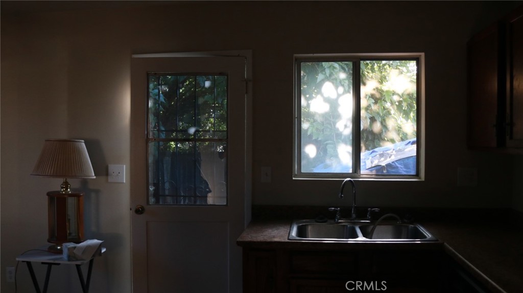 https://media.crmls.org/medias/ff0ab921-9aae-4028-8512-e44a76ea91e0.jpg?preset=X-Large