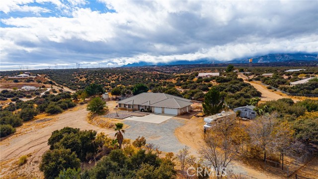 Detail Gallery Image 3 of 65 For 9975 Mesquite, Oak Hills,  CA 92344 - 3 Beds | 2 Baths