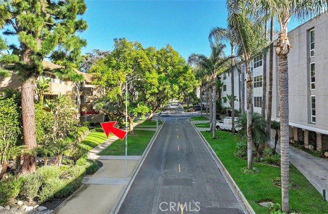 Detail Gallery Image 2 of 25 For 14141 Dickens #111,  Sherman Oaks,  CA 91423 - 2 Beds | 2 Baths