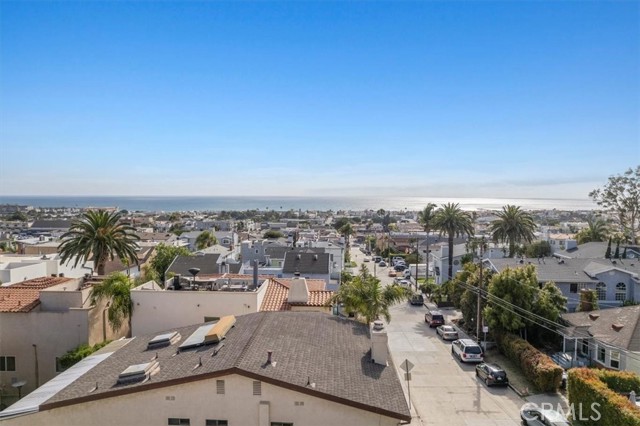 1032 6th, Hermosa Beach, California 90254, 4 Bedrooms Bedrooms, ,3 BathroomsBathrooms,Residential,Sold,6th,SB22136354