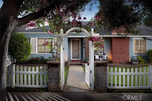 Detail Gallery Image 2 of 46 For 1030 W 19th St, Santa Ana,  CA 92706 - 4 Beds | 3 Baths
