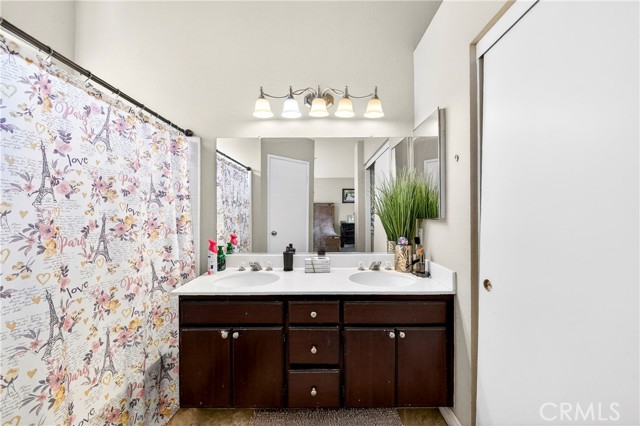 Detail Gallery Image 6 of 11 For 15541 Saldana Ct, Fontana,  CA 92337 - 3 Beds | 2/1 Baths