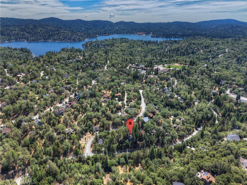 https://media.crmls.org/medias/ff0e7a8c-d246-4af6-9b02-598229851e6a.jpg?preset=X-Large
