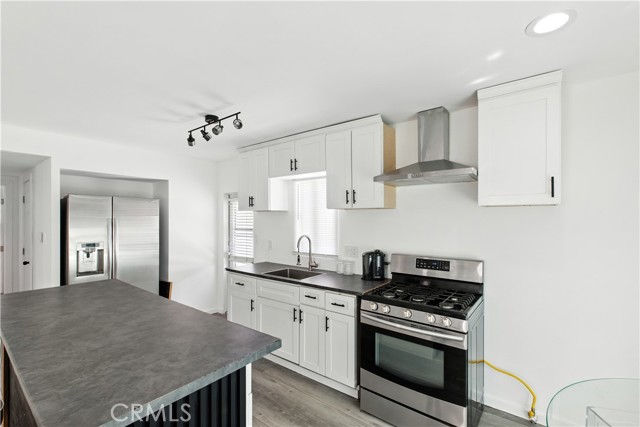 Detail Gallery Image 5 of 14 For 1900 Artesia Blvd #4,  Torrance,  CA 90504 - 2 Beds | 1 Baths